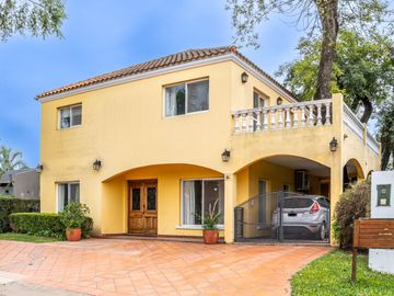 CASA EN VENTA EN JARDINES DE ESCOBAR C/PILETA