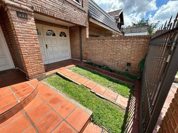 Casa en venta 5 Amb en Villa Sarmiento  c/pileta