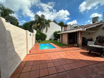 Casa en venta 5 Amb en Villa Sarmiento  c/pileta