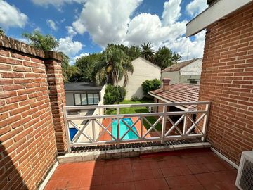 Casa en venta 5 Amb en Villa Sarmiento  c/pileta