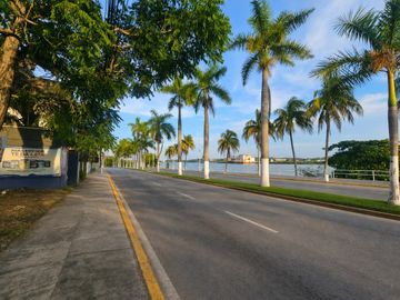 LOCAL COMERCIAL EN VENTA SOBRE EL BOULEVAR DE TU