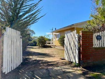 Casa en venta c/ estacionamiento en Algarrobo Norte