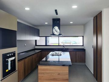 CASA EN VENTA EN LOMAS DE ANGELÓPOLIS