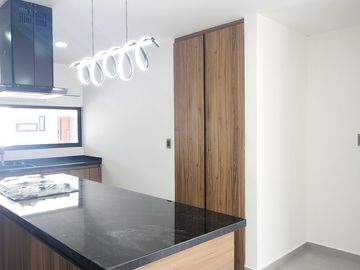 CASA EN VENTA EN LOMAS DE ANGELÓPOLIS