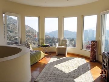 Casa con diseño único en El Arrayán