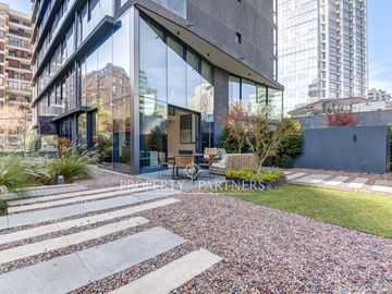 Dúplex Nuevo con Gran Patio Privado. Isidora Goyenechea, Las Condes