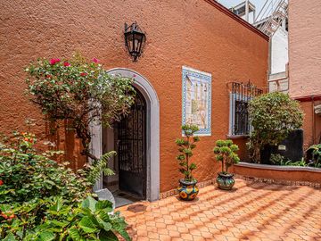 CASA EN VENTA EN COLONIA NARVARTE