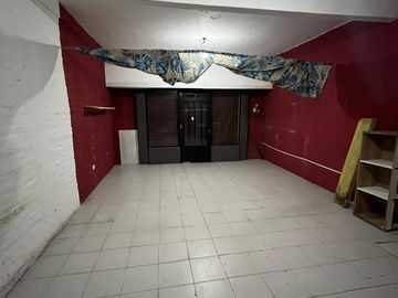 SAN VICENTE AL 700. Local en Villa Dominico. Avellaneda.