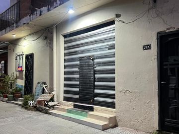 SAN VICENTE AL 700. Local en Villa Dominico. Avellaneda.
