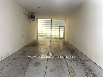 Almacén con Oficinas y Local Comercial sobre Av. Mexico, Col. Ladrón de Guevara