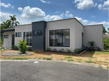 Casa campestre en condominio para la venta en Cerritos, Pereira!!!