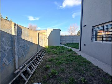 CASA EN ALQUILER - DUPLEX - CON PATIO INDEPENDIENTE