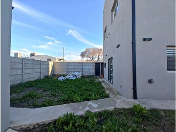 CASA EN ALQUILER - DUPLEX - CON PATIO INDEPENDIENTE