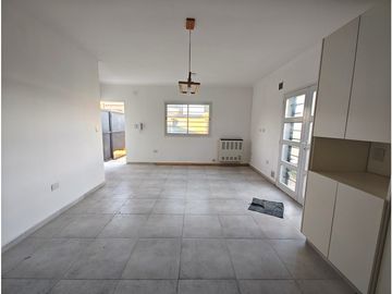 CASA EN ALQUILER - DUPLEX - CON PATIO INDEPENDIENTE