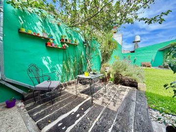 CASA VENTA 4AMB CASTELAR SUR PARQUE COCHERA