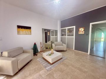CASA VENTA 4AMB CASTELAR SUR PARQUE COCHERA