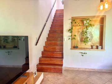 CASA VENTA 4AMB CASTELAR SUR PARQUE COCHERA
