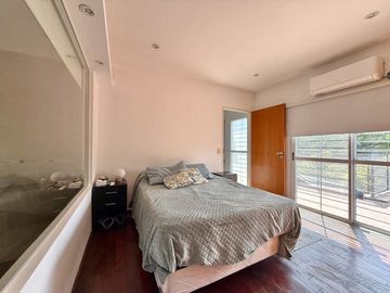 CASA VENTA 4AMB CASTELAR SUR PARQUE COCHERA