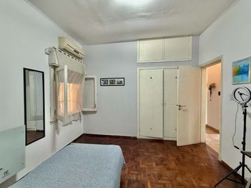 CASA VENTA 4AMB CASTELAR SUR PARQUE COCHERA