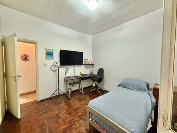 CASA VENTA 4AMB CASTELAR SUR PARQUE COCHERA