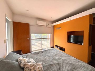CASA VENTA 4AMB CASTELAR SUR PARQUE COCHERA