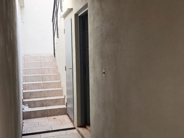 Venta monoambiente con balcón y patio 7 m2