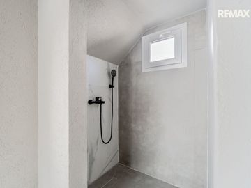 VENTA CASA A ESTRENAR S LA LAGUNA BO SANTA ANA