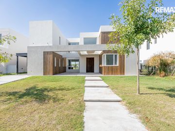 VENTA CASA A ESTRENAR S LA LAGUNA BO SANTA ANA
