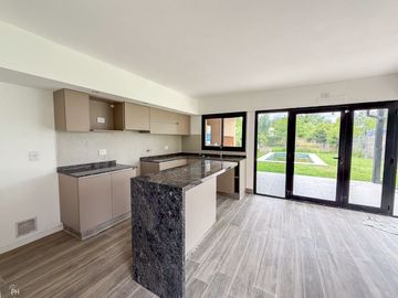 CASA EN VENTA 2 DRMITORIOS, ROLDAN