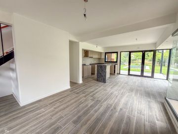 CASA EN VENTA 2 DRMITORIOS, ROLDAN
