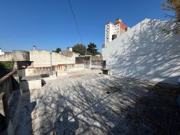 VENTA CASA 2 DORMITORIOS B. LA SEXTA CON PATIO