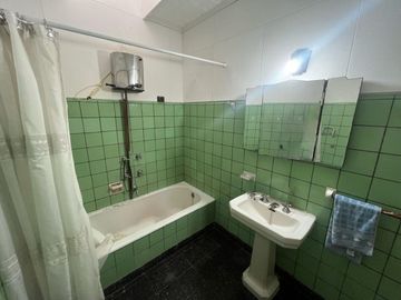 VENTA CASA 2 DORMITORIOS B. LA SEXTA CON PATIO