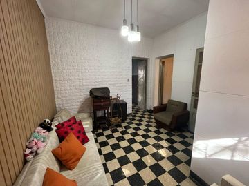 VENTA CASA 2 DORMITORIOS B. LA SEXTA CON PATIO