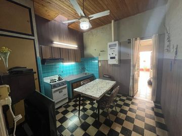 VENTA CASA 2 DORMITORIOS B. LA SEXTA CON PATIO