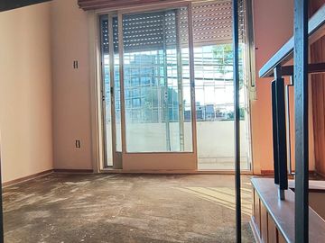 VENTA CASA TRES DORMITORIOS COCHERA Y JARDIN