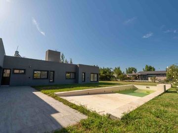 CASA EN VENTA 3 DORM PUERTO ROLDÁN