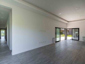 CASA EN VENTA 3 DORM PUERTO ROLDÁN