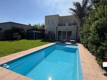 CASA EN VENTA 4 AMB SAN EDUARDO PILAR DEL ESTE