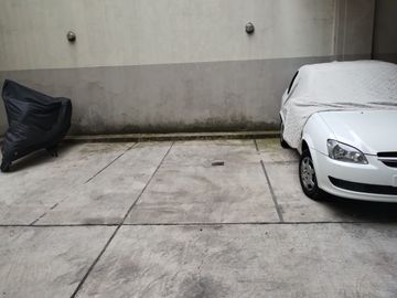 VENTA 2 COCHERAS BOEDO EN EXCELENTE EDIFICIO