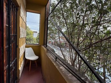 CASA 5 AMB. CON DOBLE COCHERA EN V. SARMIENTO