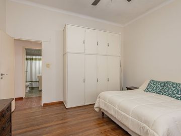 VENTA SOLIDA CASA CASTELAR 4 AMB  300M DE ESTACION