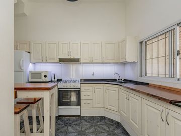 VENTA SOLIDA CASA CASTELAR 4 AMB  300M DE ESTACION