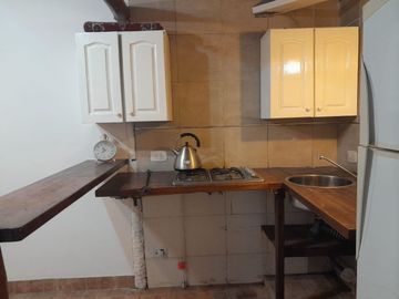 Casa en venta con depto y pileta, apto crédito.
