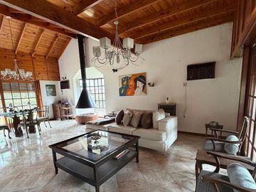 Venta casa en Las Brisas Country Club en Pilar