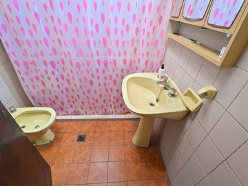 CASA EN VENTA 350 MTS2 TERRENO + PILETA ZONA UNR