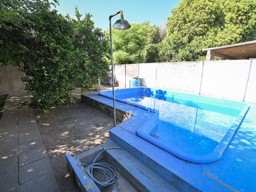 CASA EN VENTA 350 MTS2 TERRENO + PILETA ZONA UNR