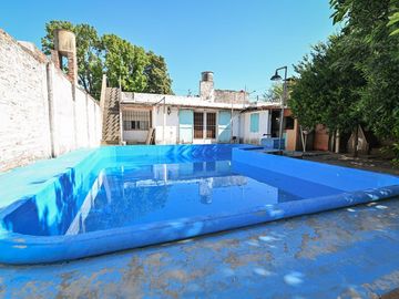 CASA EN VENTA 350 MTS2 TERRENO + PILETA ZONA UNR