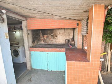 CASA EN VENTA 350 MTS2 TERRENO + PILETA ZONA UNR
