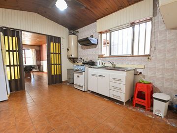 CASA EN VENTA 350 MTS2 TERRENO + PILETA ZONA UNR