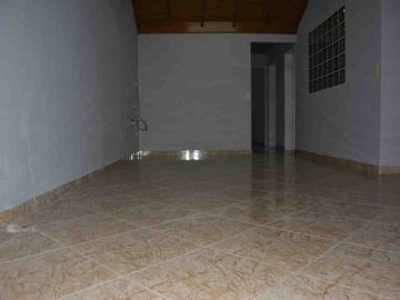 ALQUILER Excelente PH 3 Amb. con Patio en Martínez